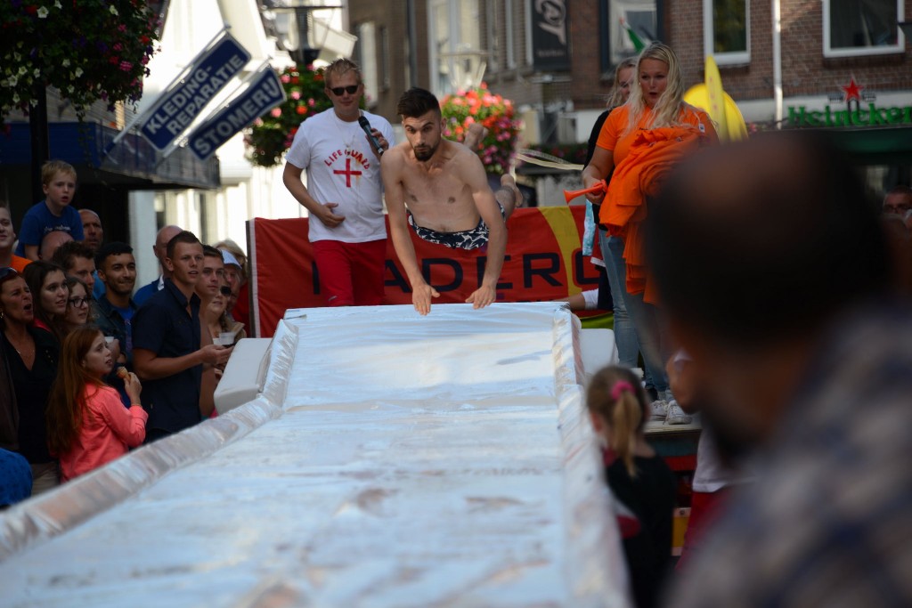 ../Images/Donderdag kermis 013.jpg